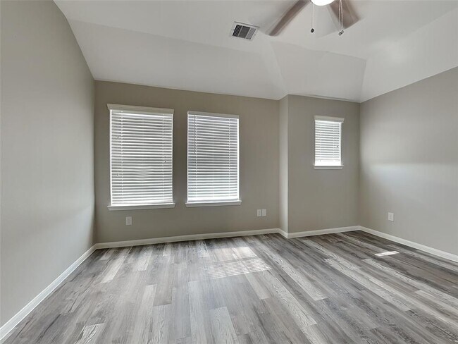 Foto del edificio - 3935 Mossy Spring Ln