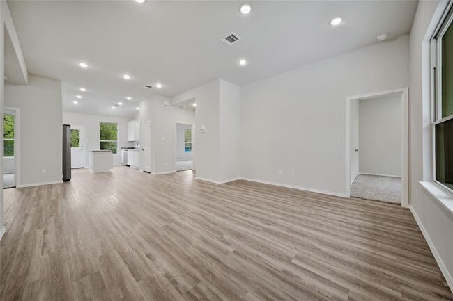 Building Photo - 16502 Piper Ln