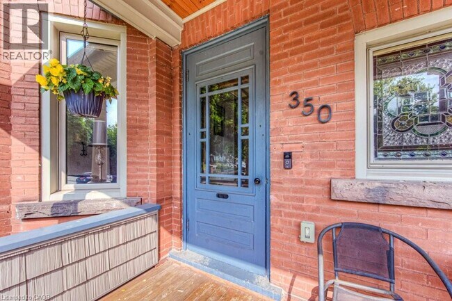 Photo du bâtiment - 350 Queen St S