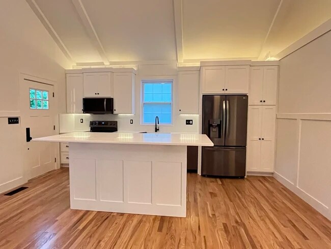 Foto del edificio - 1300 E 1st St