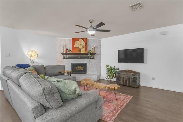 Foto del edificio - 2050 Lake Trail Dr