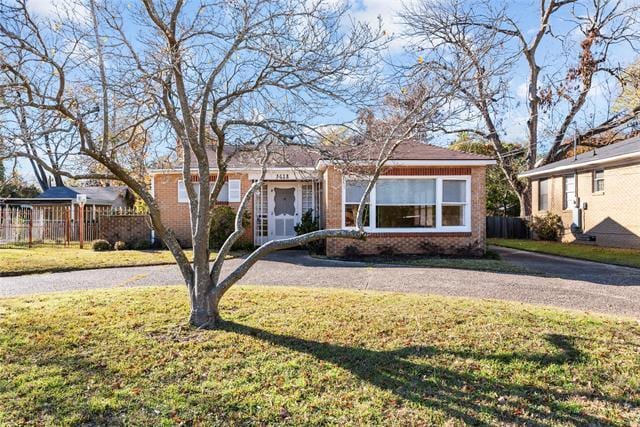 Building Photo - 3618 Gilbert Dr