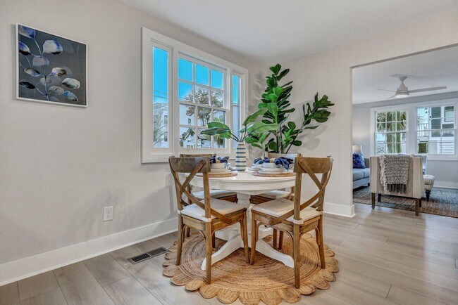 Foto del edificio - Fully renovated home in Charleston!