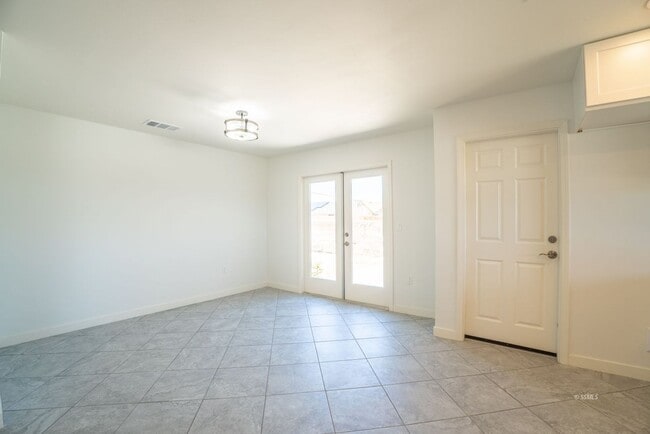 Building Photo - Stunning Fully Remodeled Home for Rent – M...