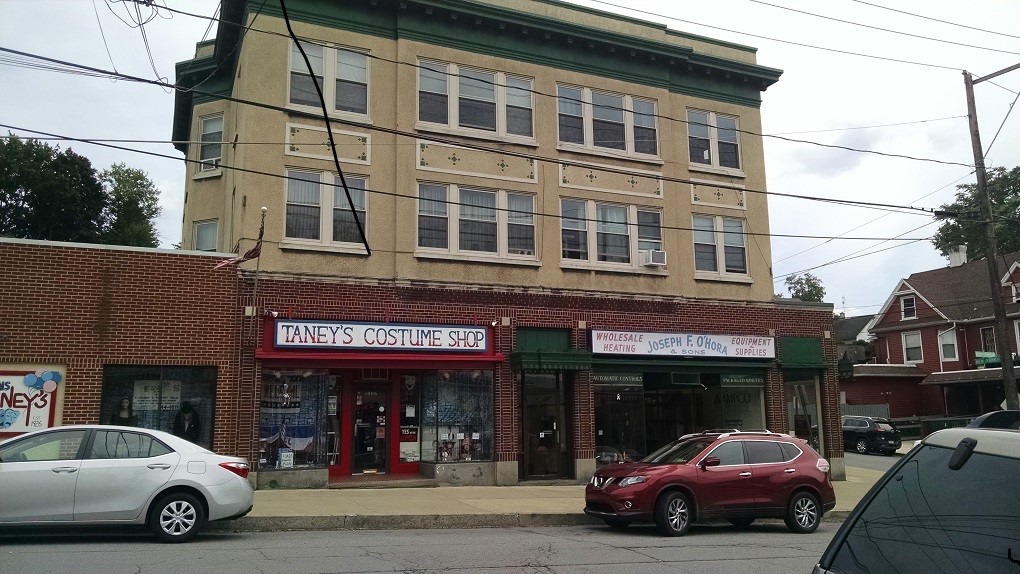 front of building - 1402 N Washington Ave