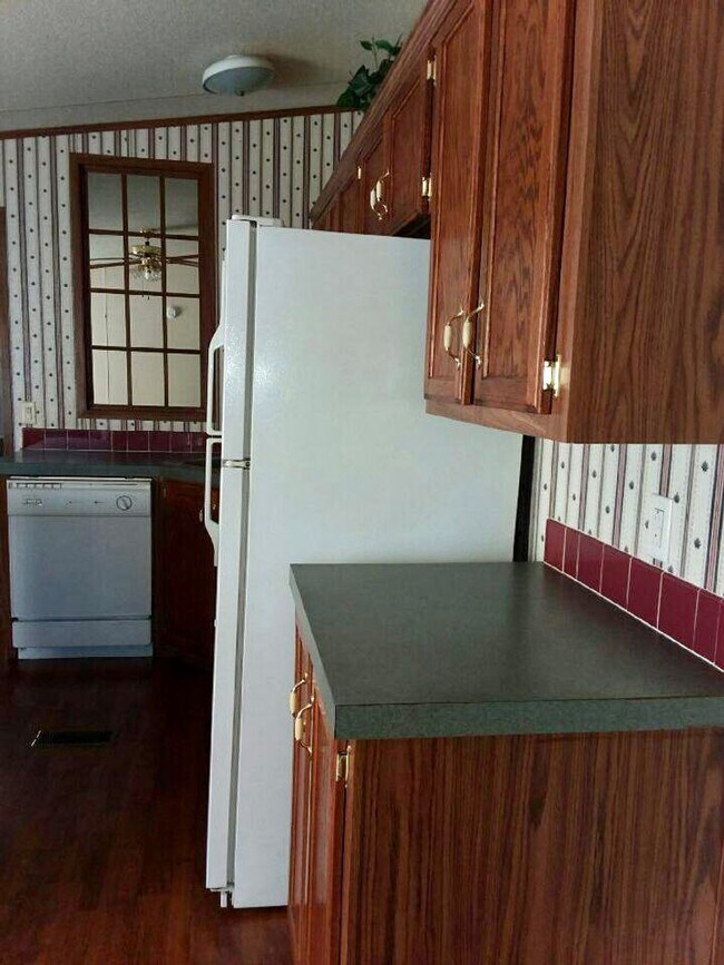 Building Photo - 3 Bedroom/2 Bath  ?  Johnson City, TN