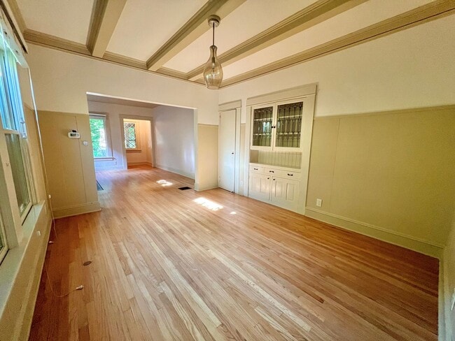 Photo - Stunning Vintage 2 Bed 1 Bath in NW 23rd! Apartment