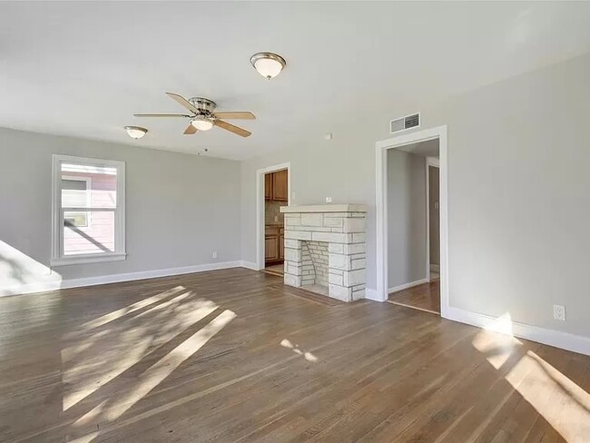 Foto del edificio - 3114 E 13th St