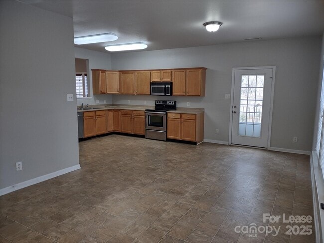 Building Photo - 2026 Durand Rd