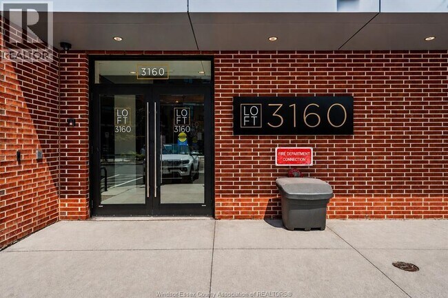 Building Photo - 3160 Meadowbrook Ln