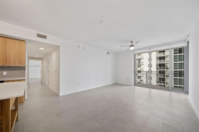 Foto del edificio - 2150 N Bayshore Dr