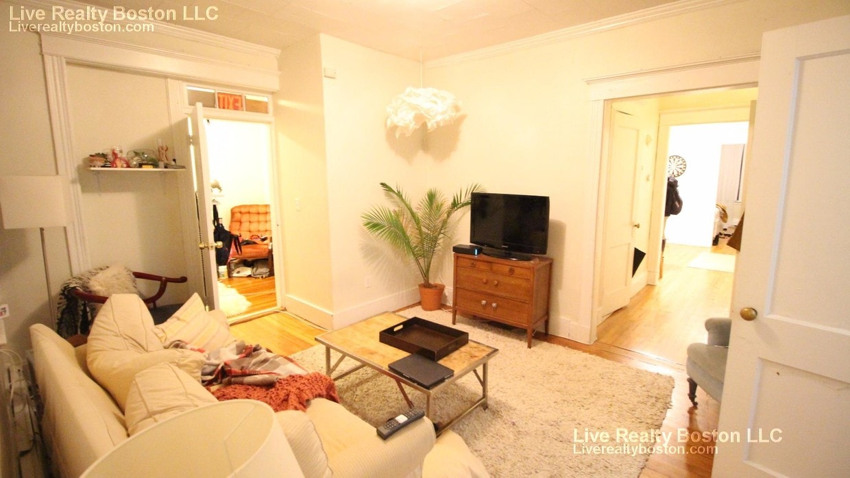 Primary Photo - 46 Park Vale Ave
