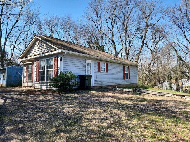 Building Photo - Great Location - Rambler