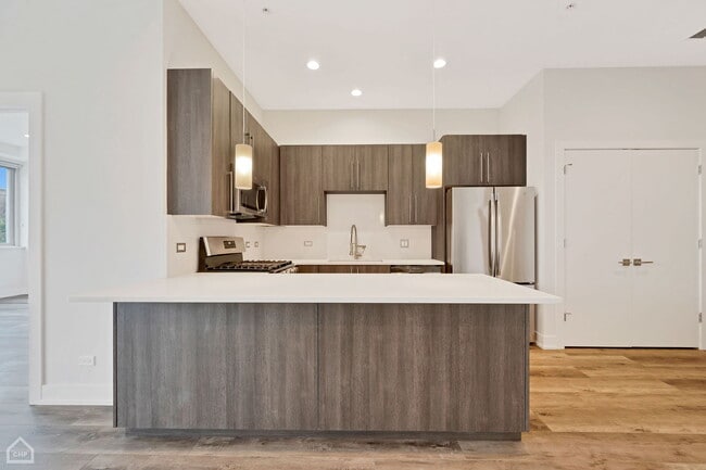 Building Photo - 1957 N Fairfield Ave