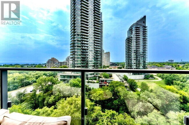 Photo du bâtiment - 2212-2212 Lake Shore Blvd W