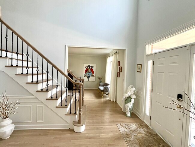 Foto del edificio - 4311 Camelot Cir