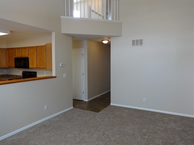 Building Photo - 5181 Devon Ave