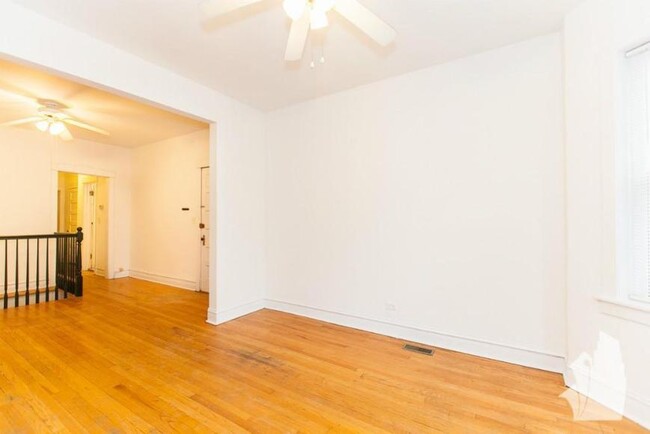 Building Photo - 4 bedroom in Chicago IL 60613