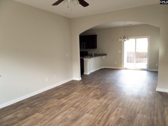 Foto del edificio - 243 Harvest Glen Ln