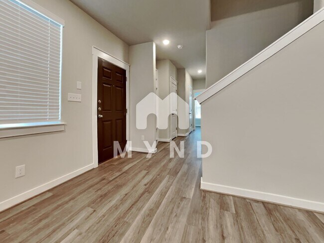 Building Photo - 886 Casina Cir