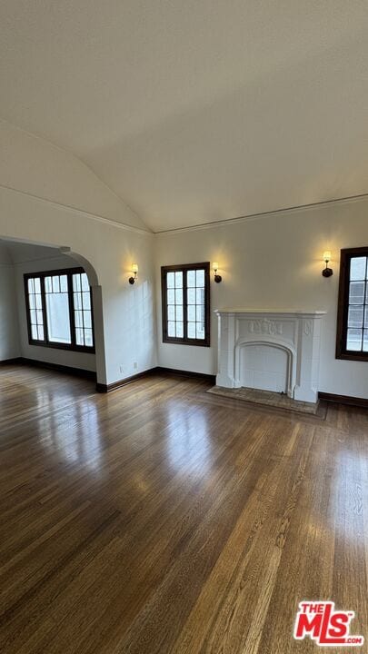 Building Photo - 326 1/2 N Sycamore Ave