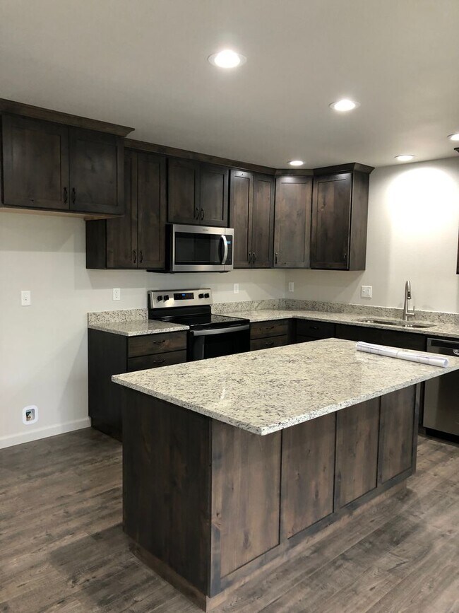 Foto del edificio - Brand new 3 bedroom house in Roseburg