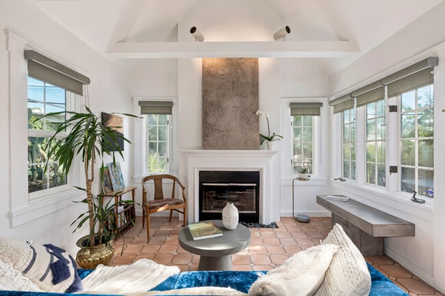 Building Photo - 2427 N Gower St