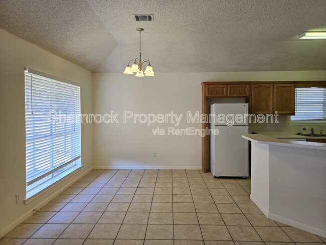 Building Photo - 719 Park Meadows Dr