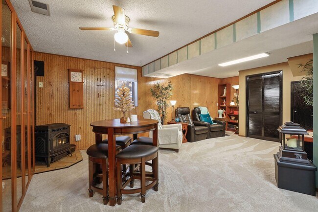 Building Photo - 6855 Dallas Ln N