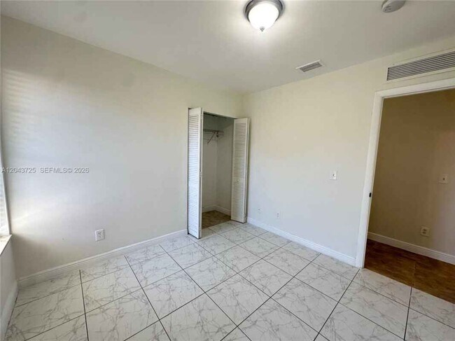 Foto del edificio - 2235 Farragut St
