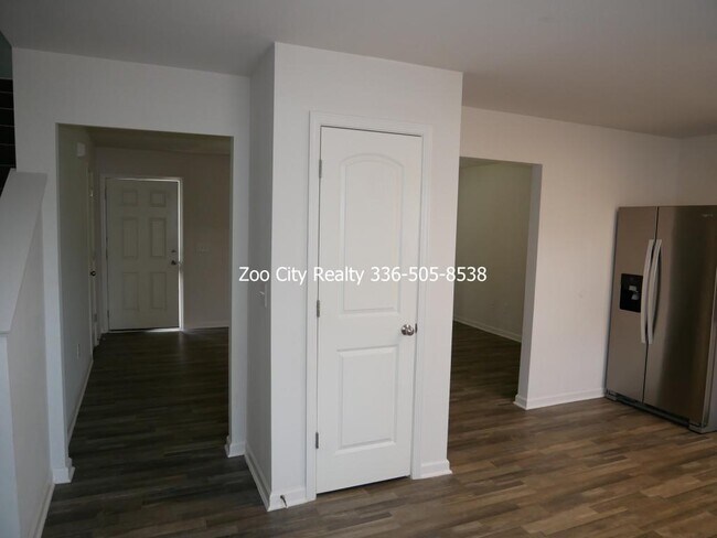 Foto del edificio - 2411 Whirlwind Ln