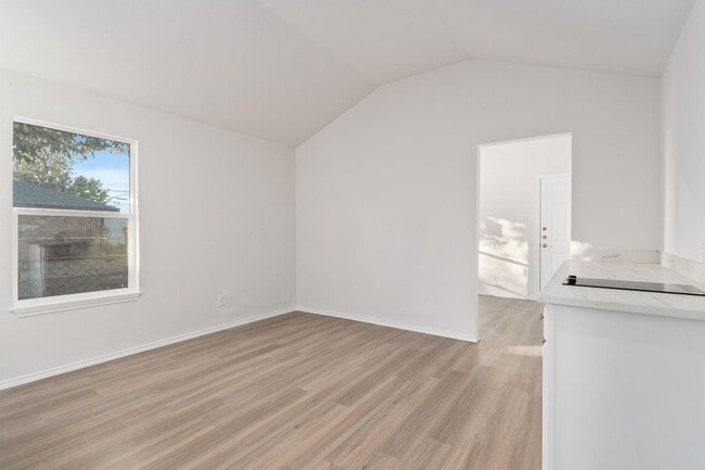 Photo - 1302 W Tarrant Rd Apartment