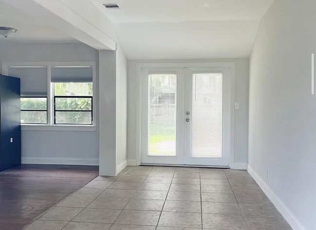 Foto del edificio - 811 Canterbury Ln