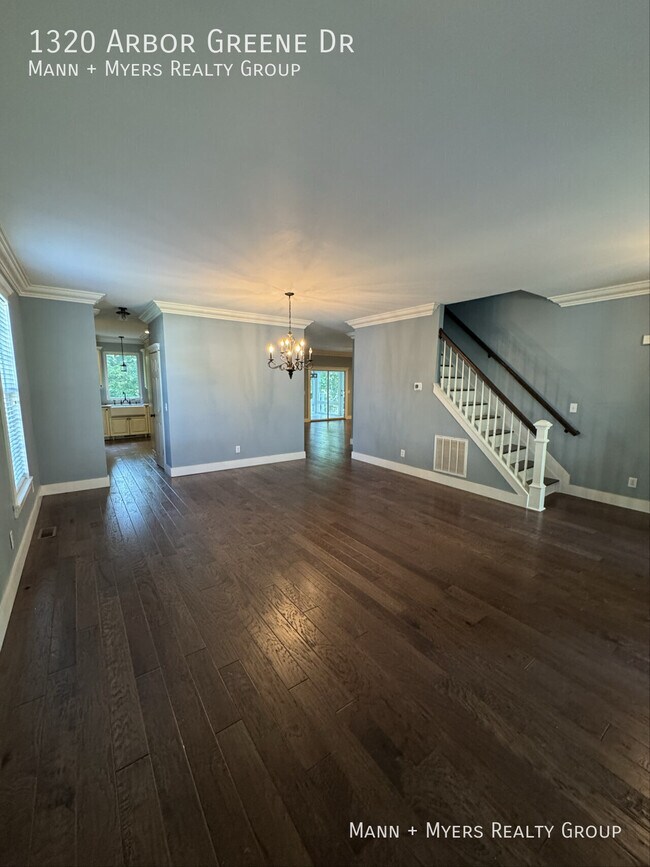 Foto del edificio - 1320 Arbor Greene Dr