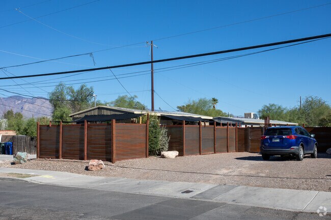 Foto del edificio - 2602 N Balboa Ave