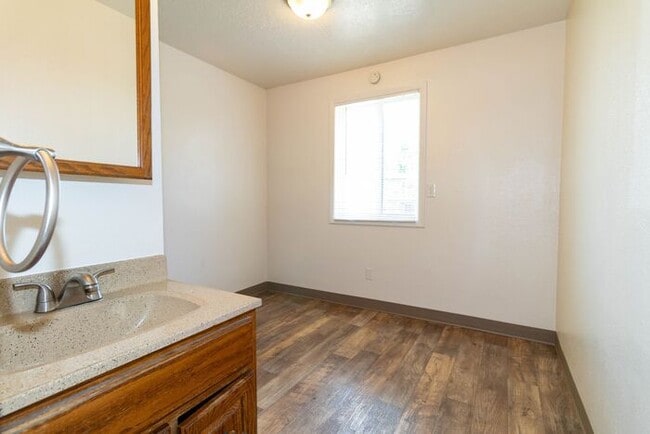 Building Photo - Beautiful Studio unit ready for you to cal...