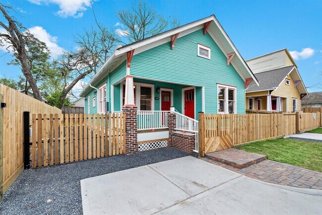 Building Photo - 1505 Alamo St