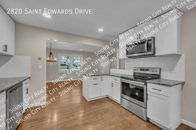 Building Photo - 4 bed/2 bath all brick ranch home!! Privat...