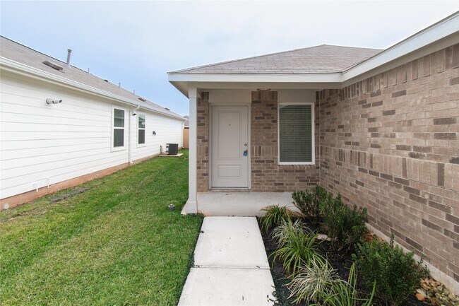 Foto del edificio - 31432 Moore Rd