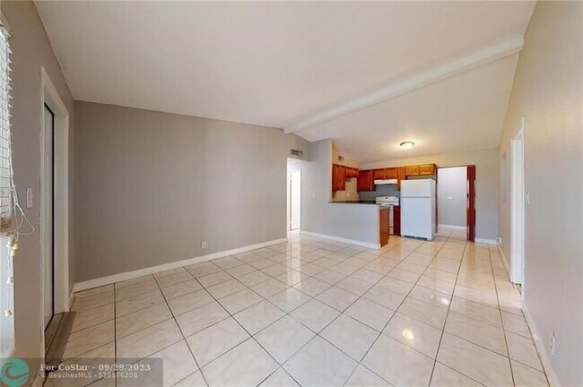 Building Photo - 525 SW 22nd Ave