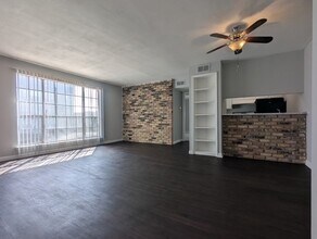 Building Photo - 525 Heights Blvd