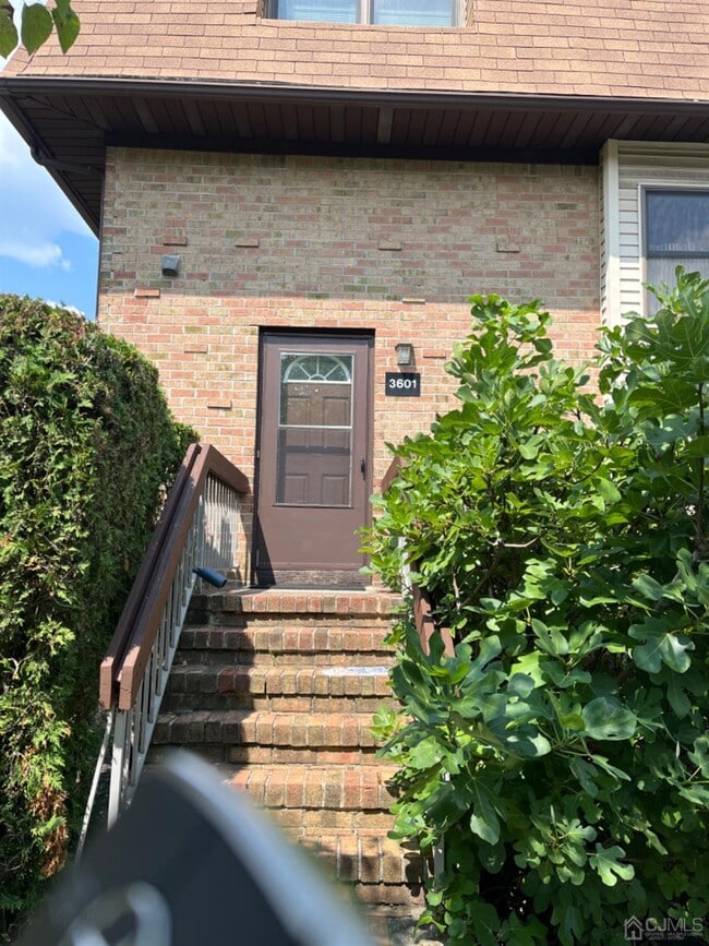 Building Photo - 3601 N Oaks Blvd