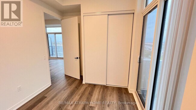 Photo du bâtiment - 195 Commerce St