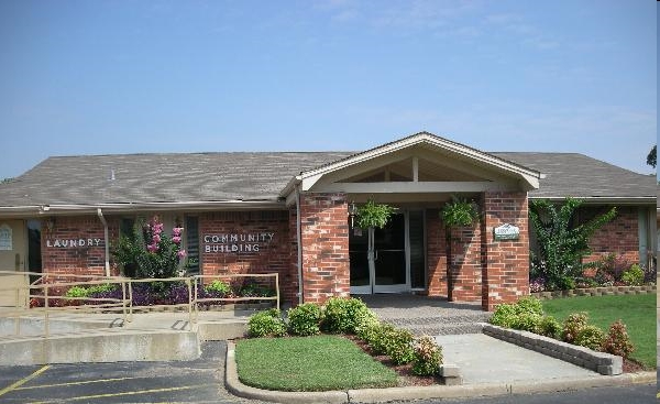 Building Photo - Parkwood Garden Apartments