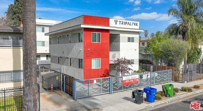 Building Photo - 1231 1/2 W 36th Pl