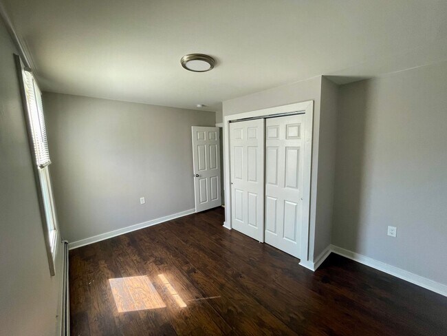 Building Photo - 82 West Coit