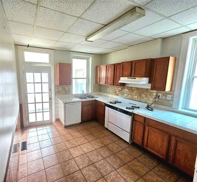 Foto del edificio - 736 Dover Pl