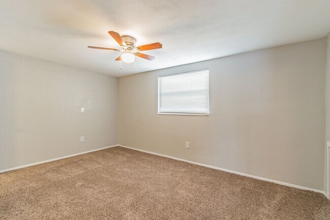 Building Photo - 3/2/1 in Port Richey