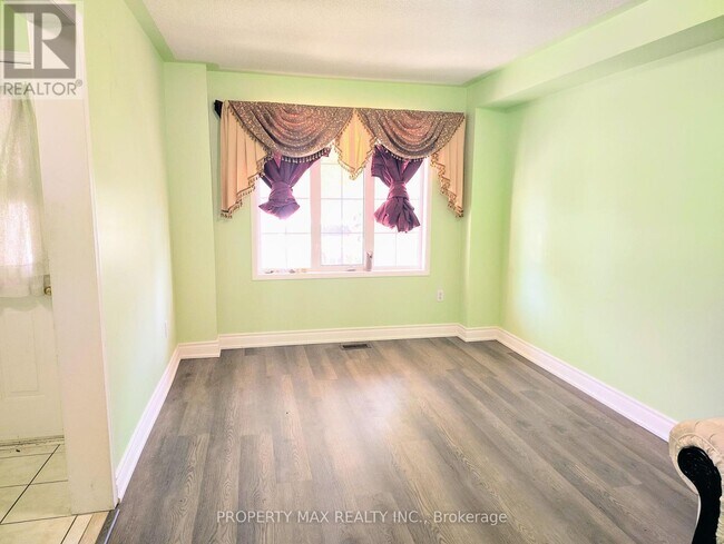 Building Photo - 144 Dells Crescent