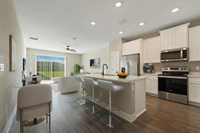 Building Photo - 1817 Party Pl